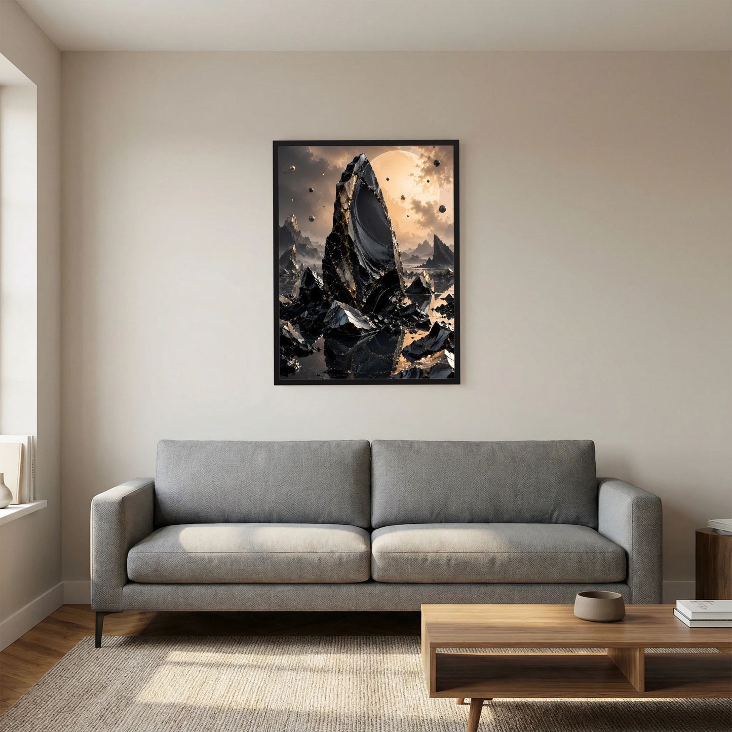 Poster im schwarzen Rahmen: dunkler Monolith zwischen goldfarbenem Himmel