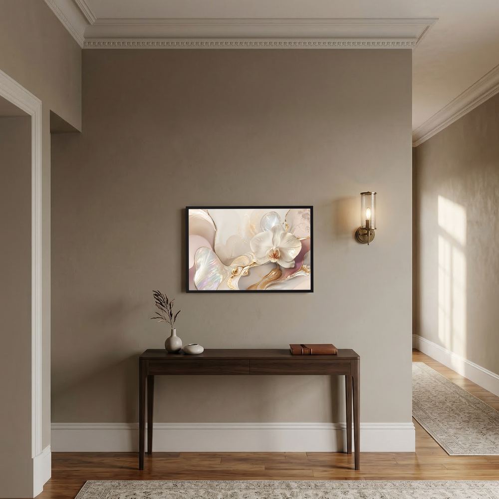 Gerahmtes Querformat-Poster mit weißer Orchidee, Perlmutt-Optik und goldenen Akzenten