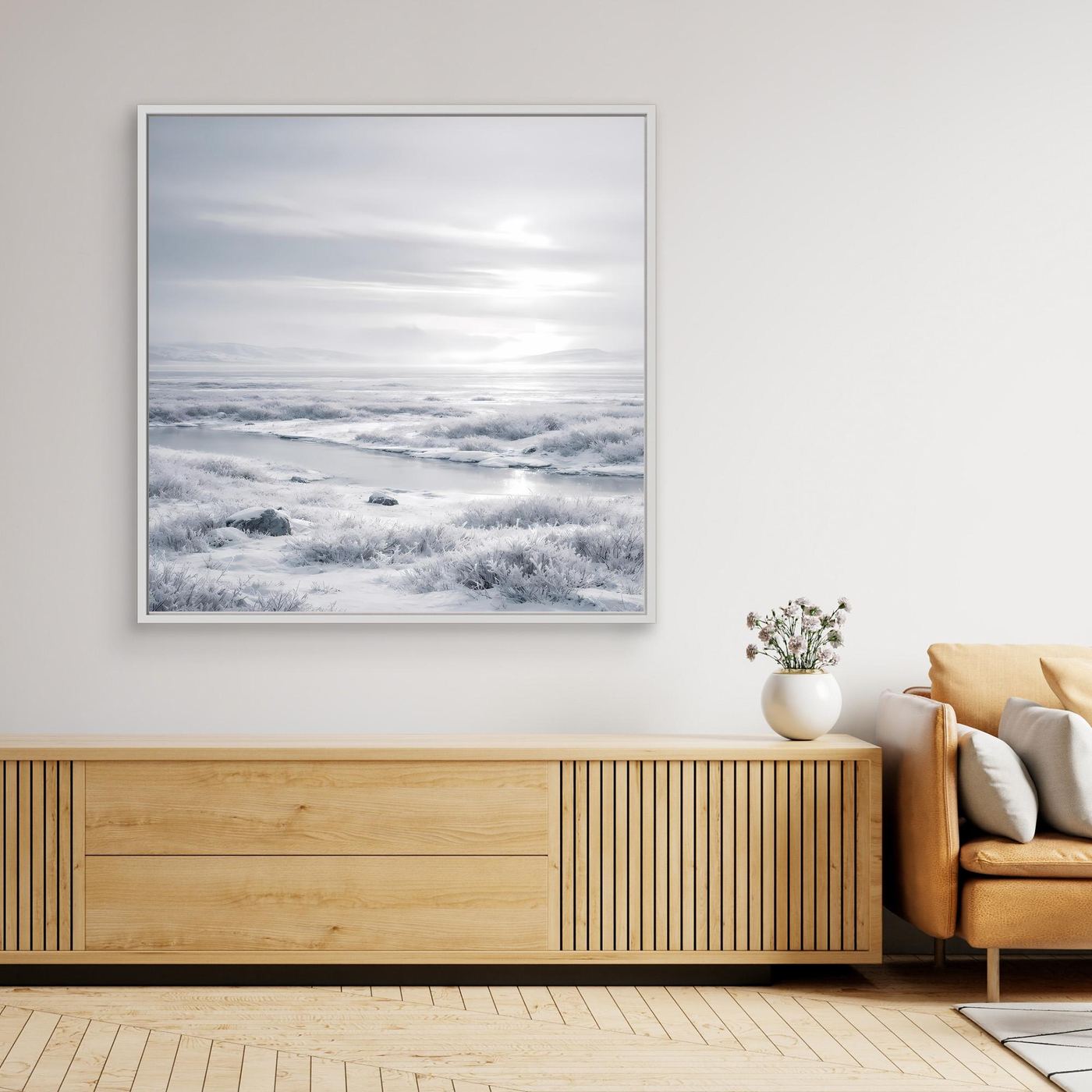 Gerahmtes Leinwandbild: verschneite Winterlandschaft, weiß-grau, heller Rahmen