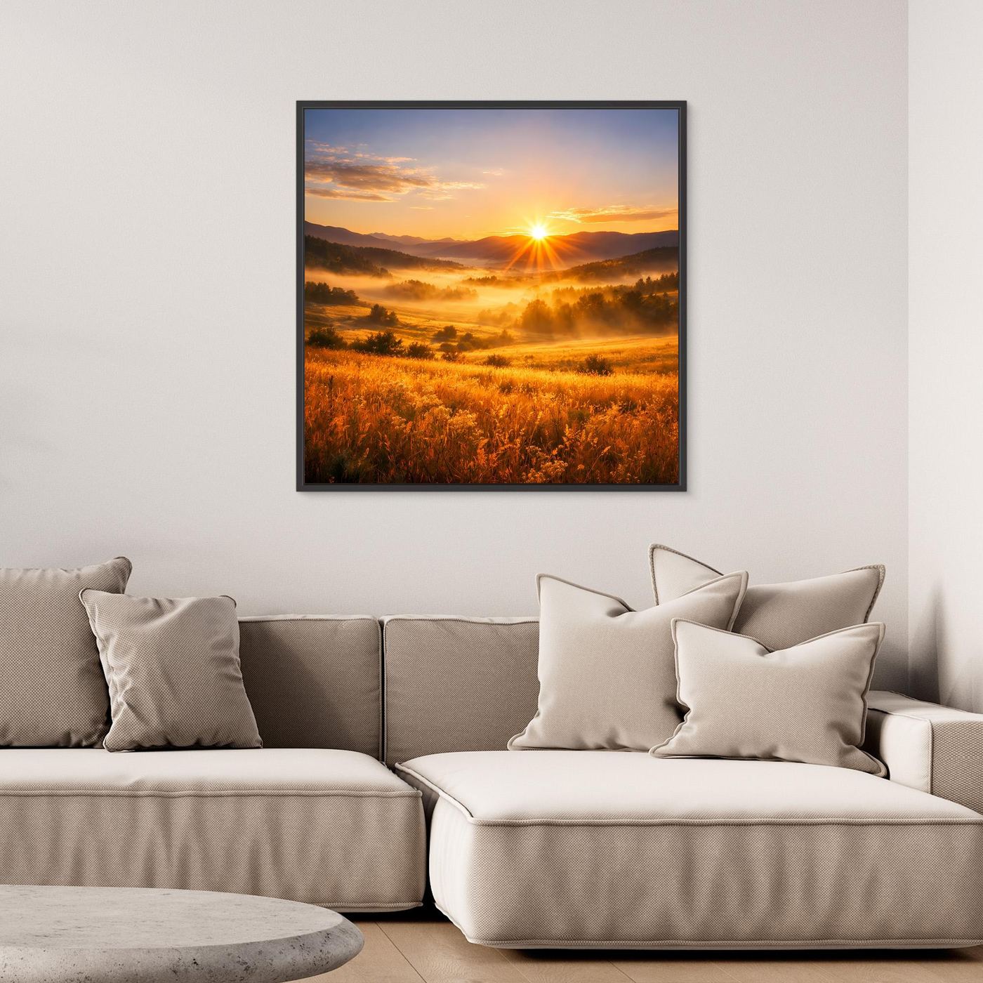 Leinwandbild Sonnenaufgang im Bergtal, schwarzer Rahmen, goldene Wiesen und Nebel im Tal