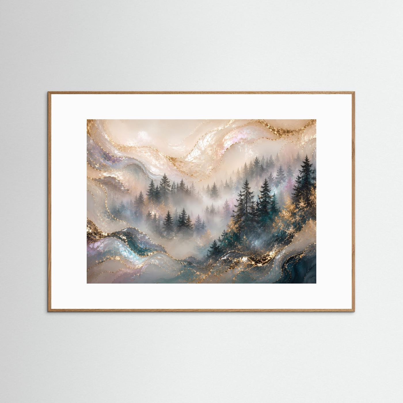 Querformat-Poster: Tannenwald mit perlmuttigem Nebel und goldenen Akzenten, brauner Rahmen.