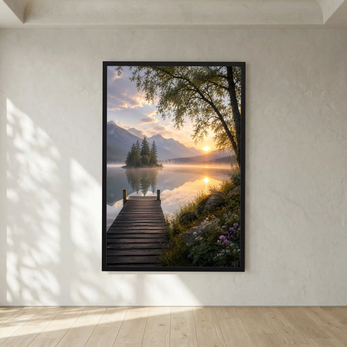 Bergsee mit Holzsteg | Sonnenuntergang in ruhiger Berglandschaft | Poster Hochformat