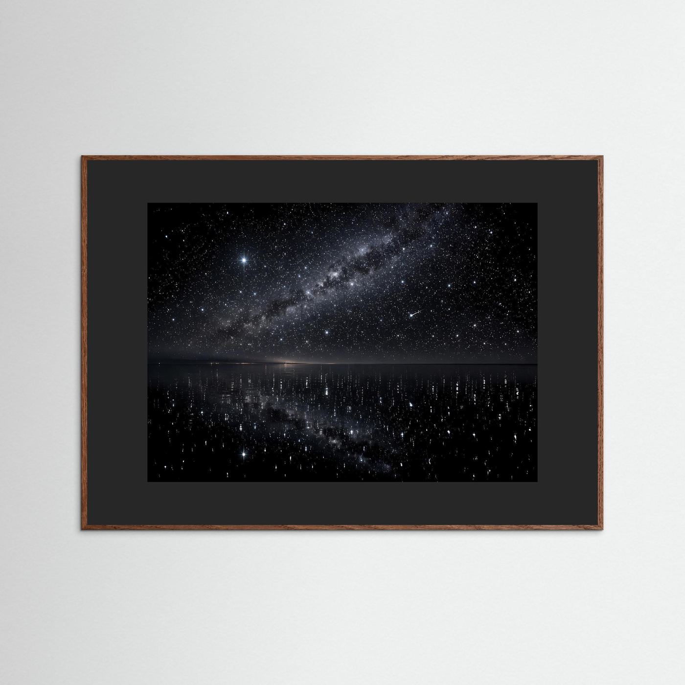 Gerahmtes Poster mit Sternenhimmel und Seespiegel, schwarzer Einfassung