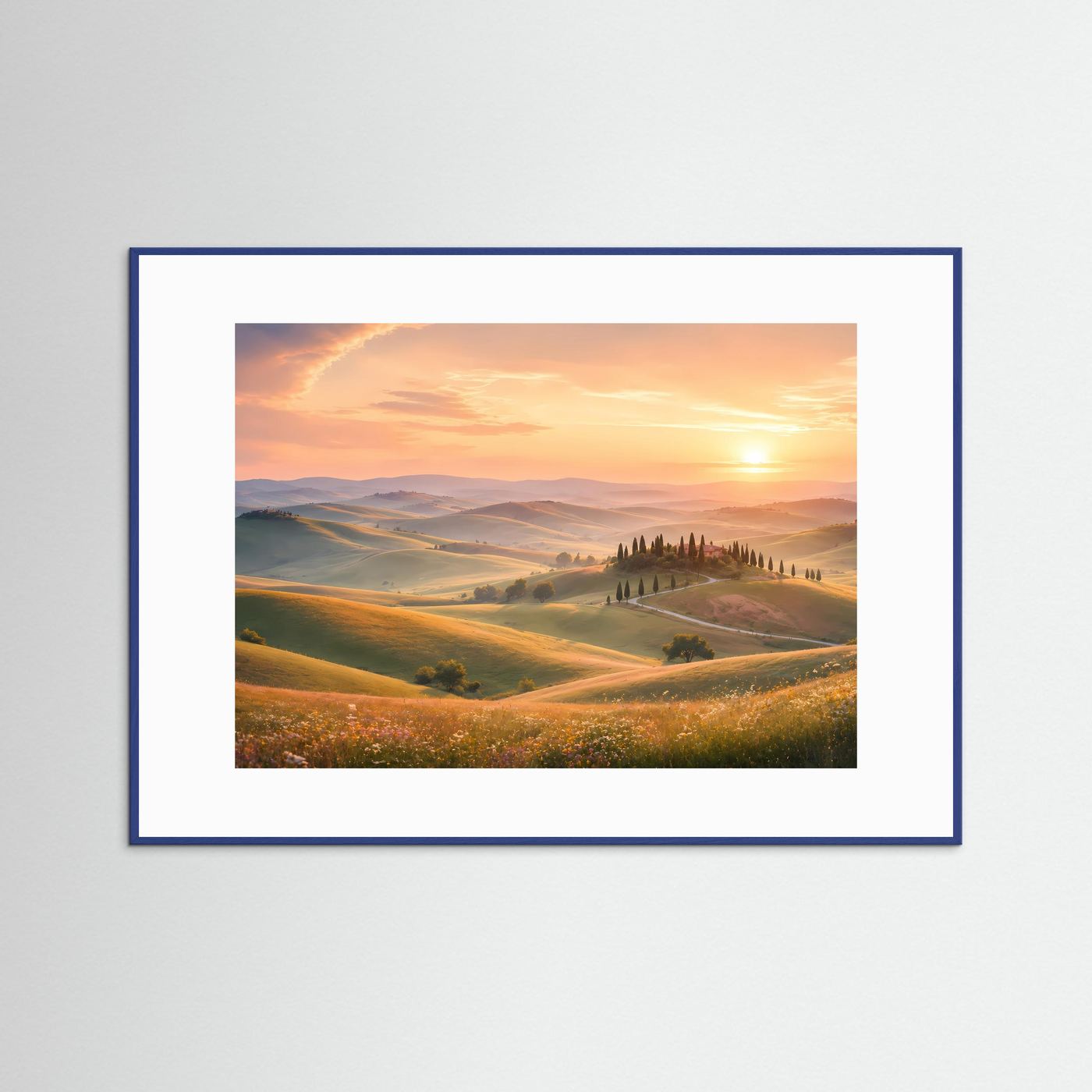 Landschaftsposter Querformat: Sonnenuntergang über Hügeln mit Zypressen, blau gerahmt