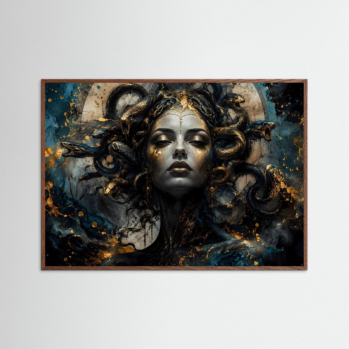 Mystische Medusa in Gold & Tiefblau | Modernes Mythologie Wandbild & Kunst-Poster