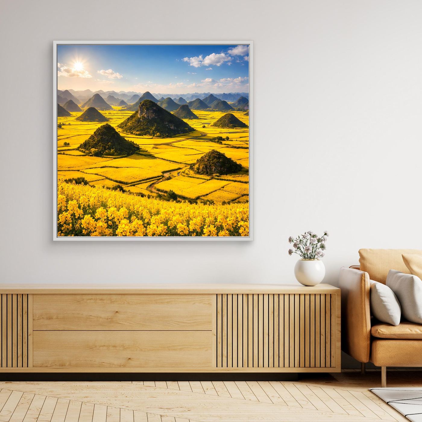 Leinwandbild mit goldenem Rapsfeld und Karstbergen, mit hellem Rahmen