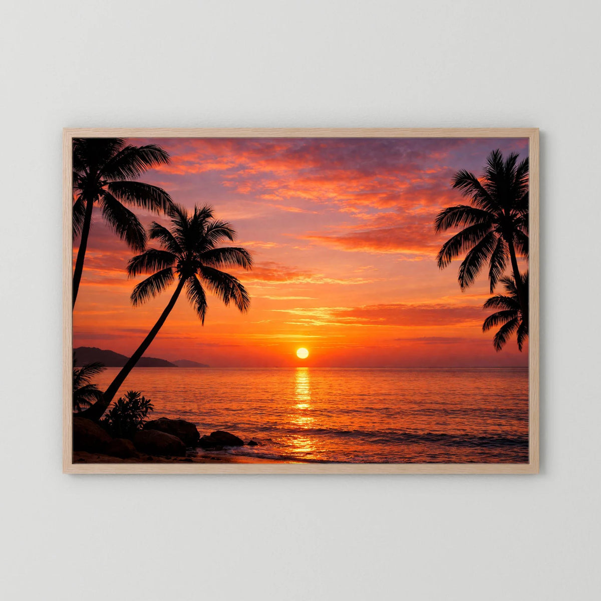 Wandbild mit tropischem Sonnenuntergang, Palmen-Silhouetten, hellbrauner Rahmen