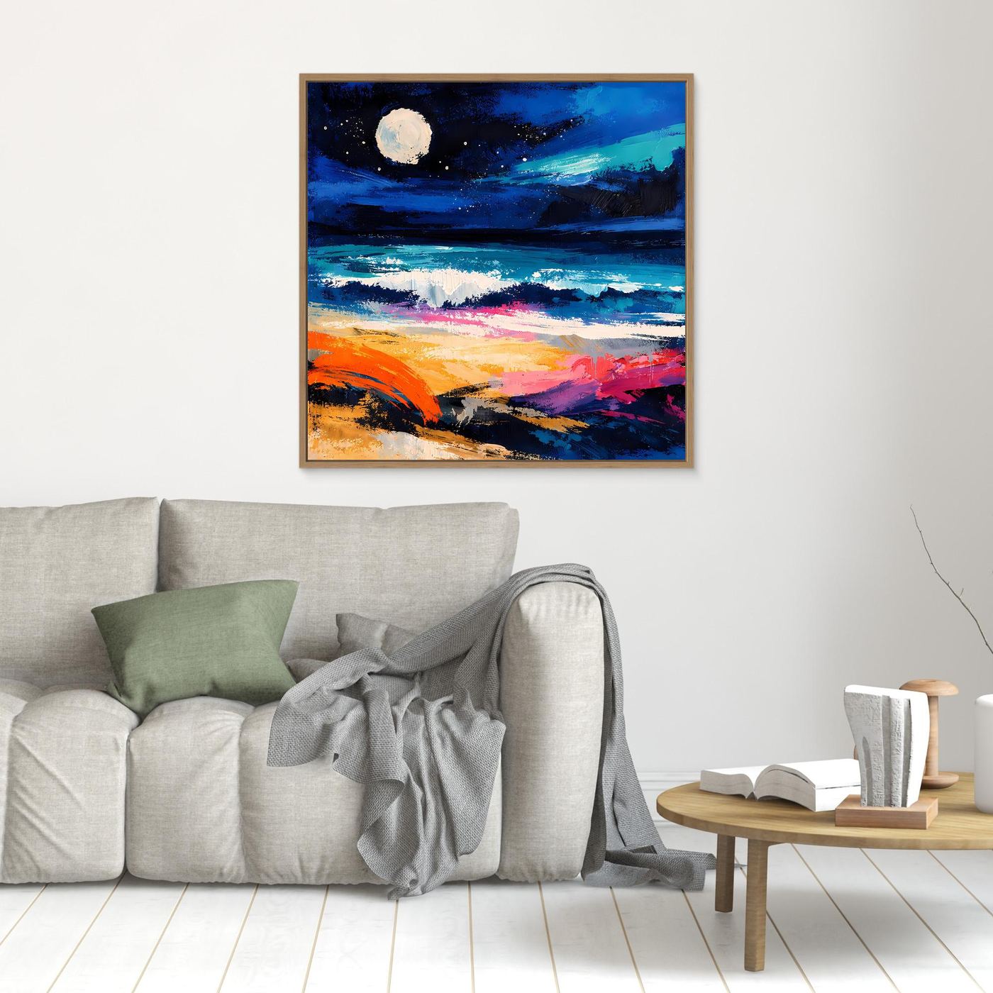Kleines Wandbild mit abstraktem Küstenmotiv: Vollmond über dem Meer, türkisfarbene Wellen und orange Akzente, gold gerahmt.