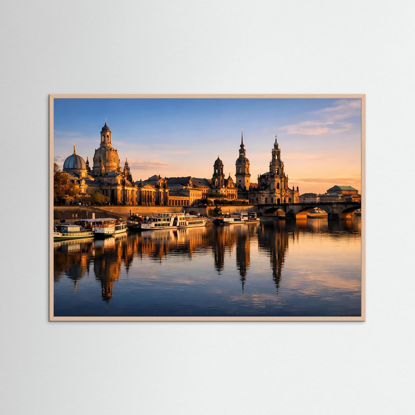 Panorama-Poster Dresdner Altstadt an der Elbe, Sonnenuntergang, mittelbrauner Holzrahmen