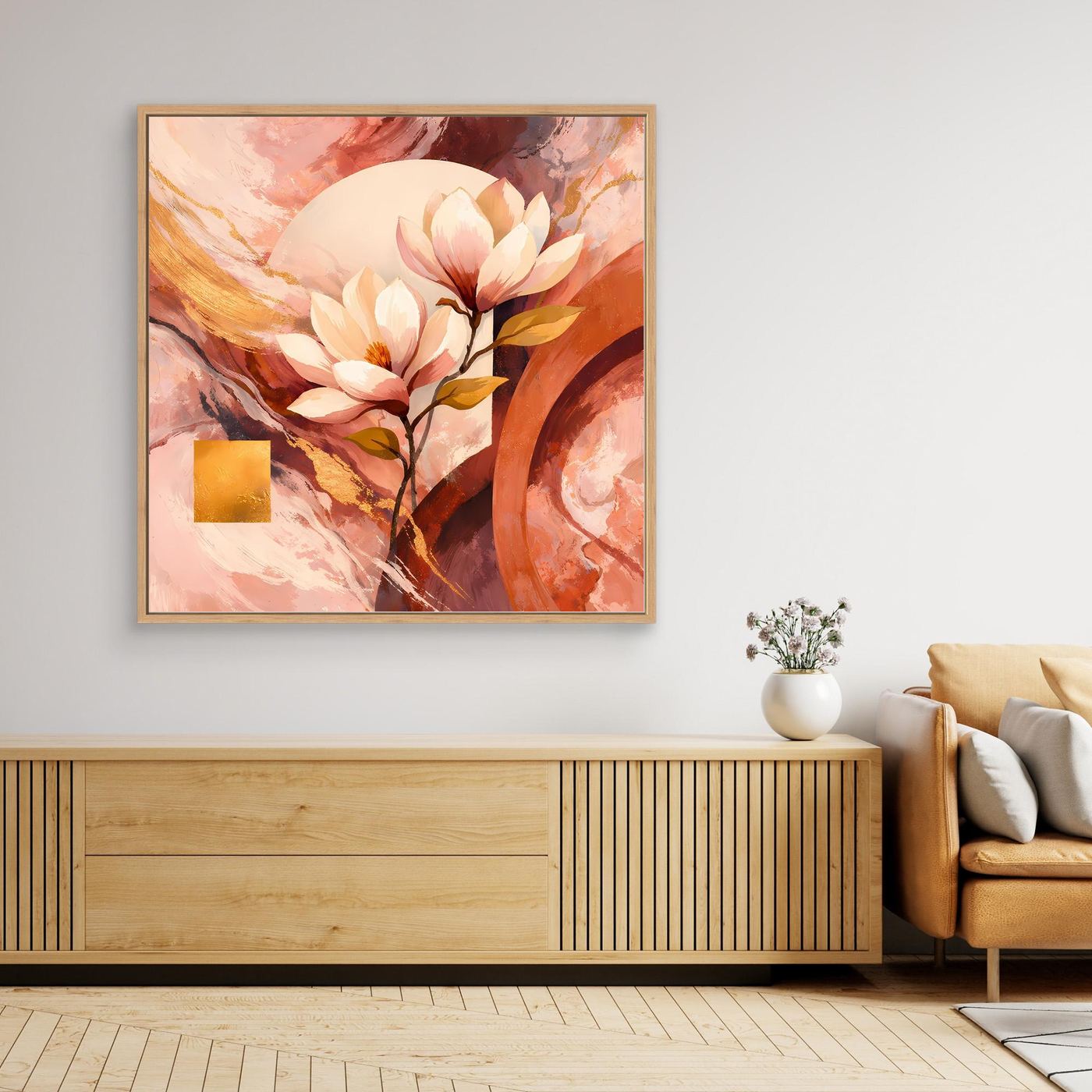 Leinwandbild mit Magnolien in Rosé- und Goldtönen, goldfarbener Rahmen