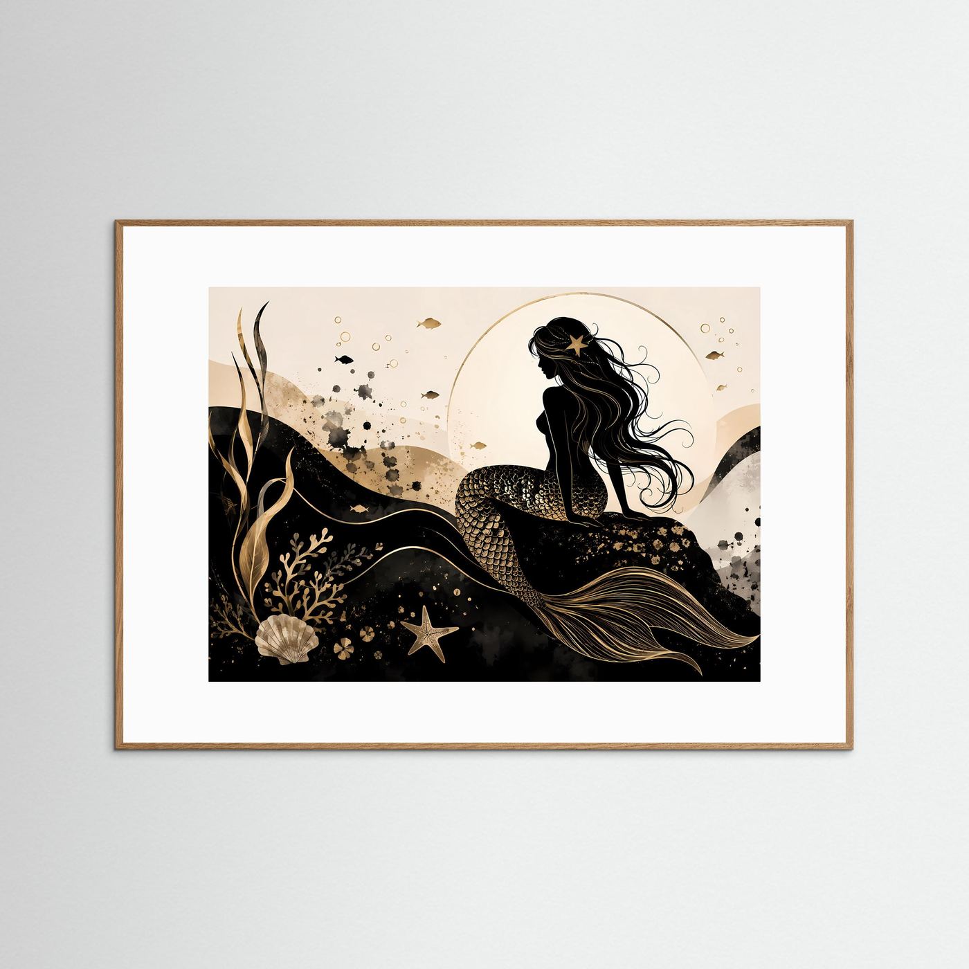 Gerahmtes Querformat-Poster mit Meerjungfrau-Silhouette in Schwarz und Gold, hellerer Holzrahmen