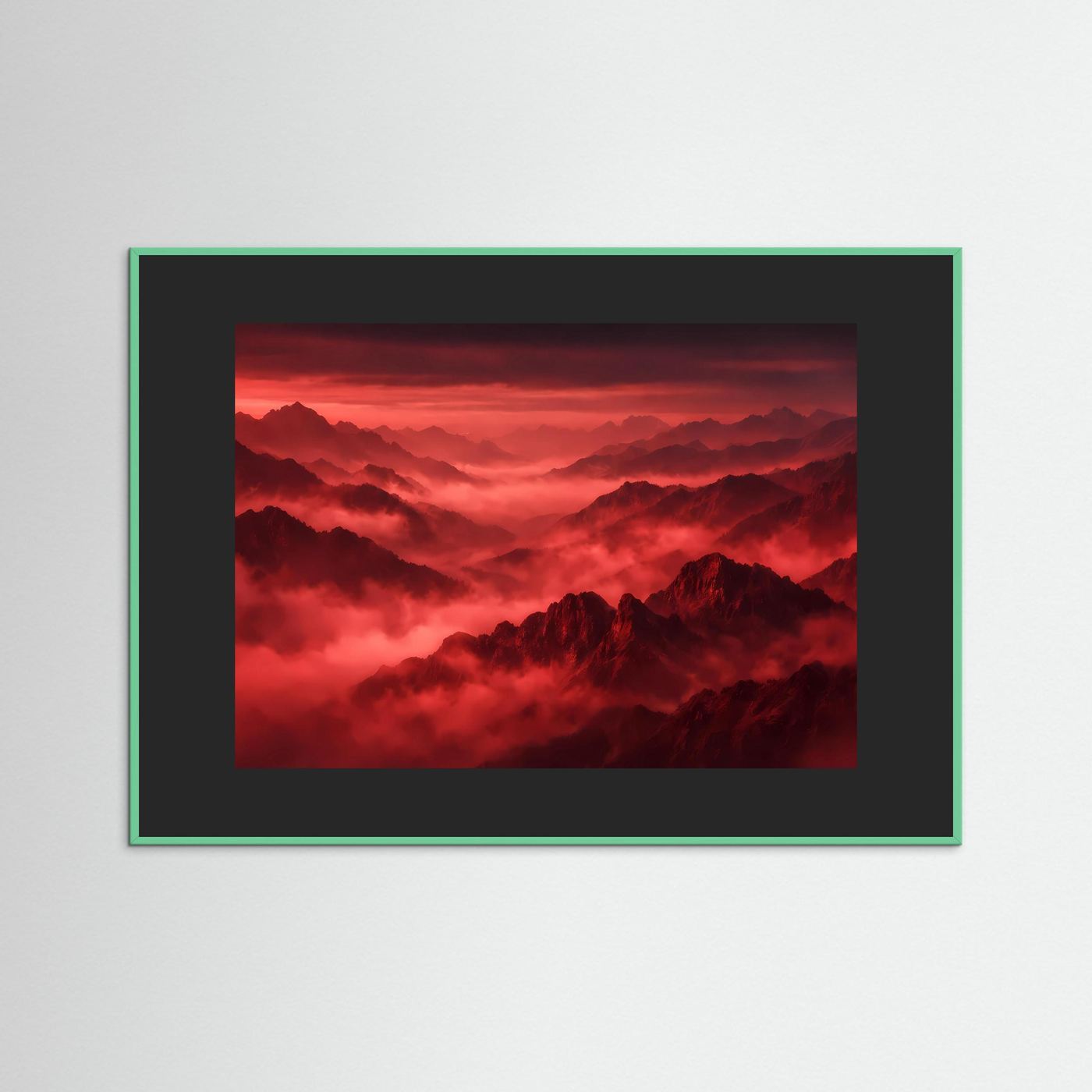 Poster mit rotem Nebelgebirge im dunkelgrauen Rahmen mit grüner Einfassung