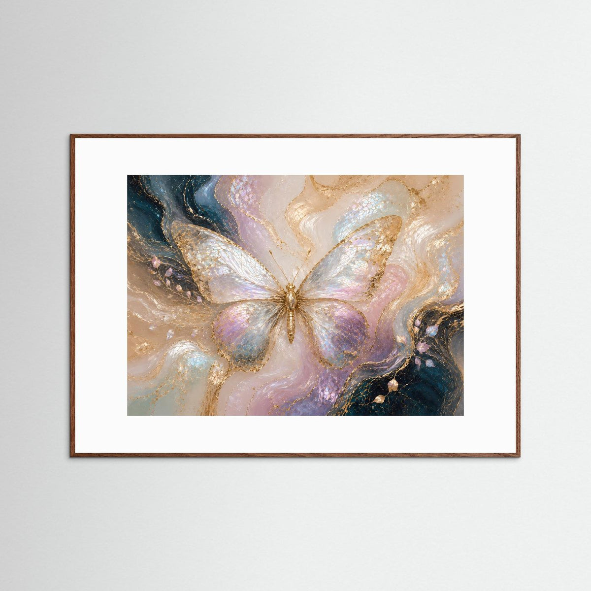 Poster im Querformat mit Schmetterling in Pastell und Gold, brauner Holzrahmen
