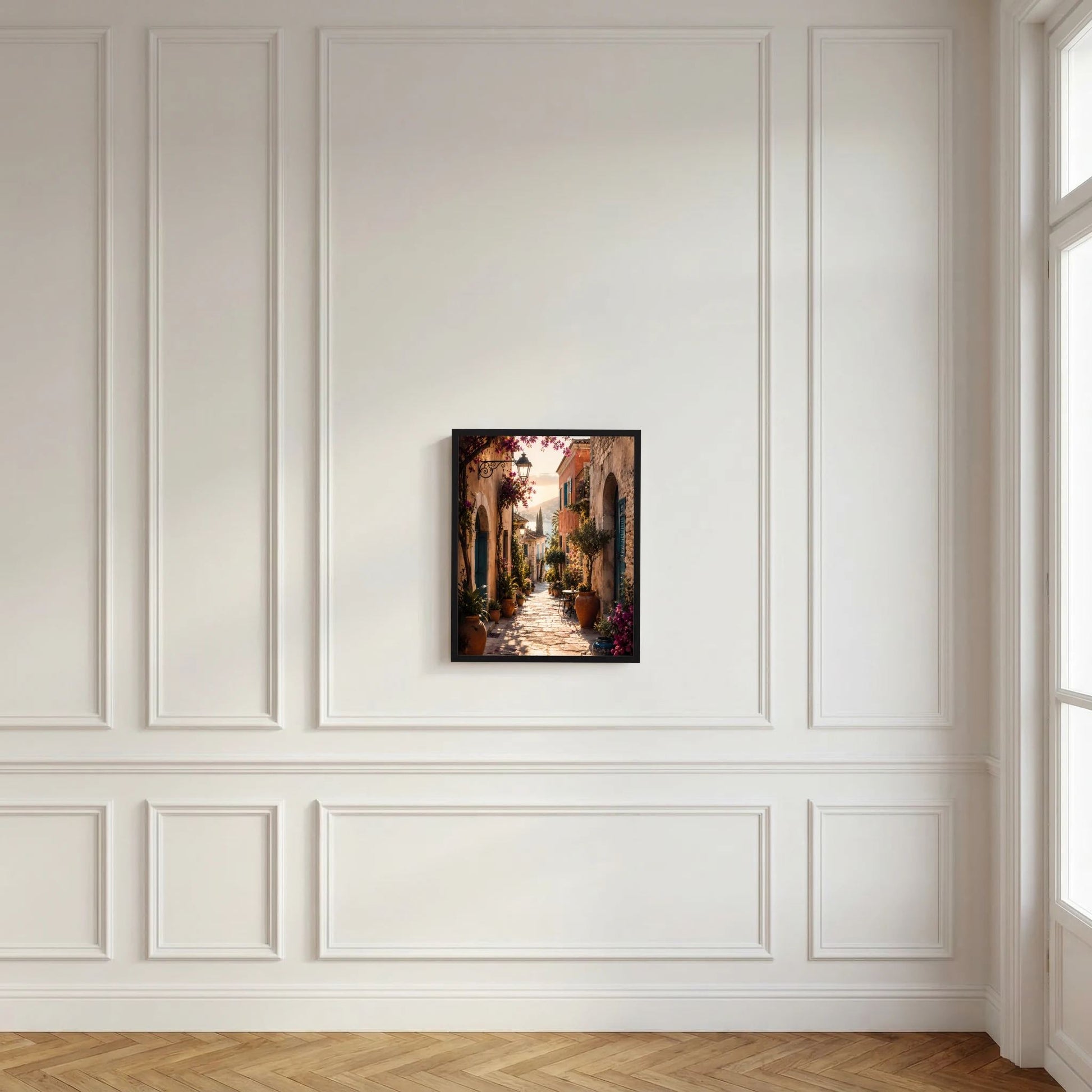 Gerahmtes Wandbild mit mediterraner Gasse, Bögen, Kübelpflanzen und blühenden Ranken