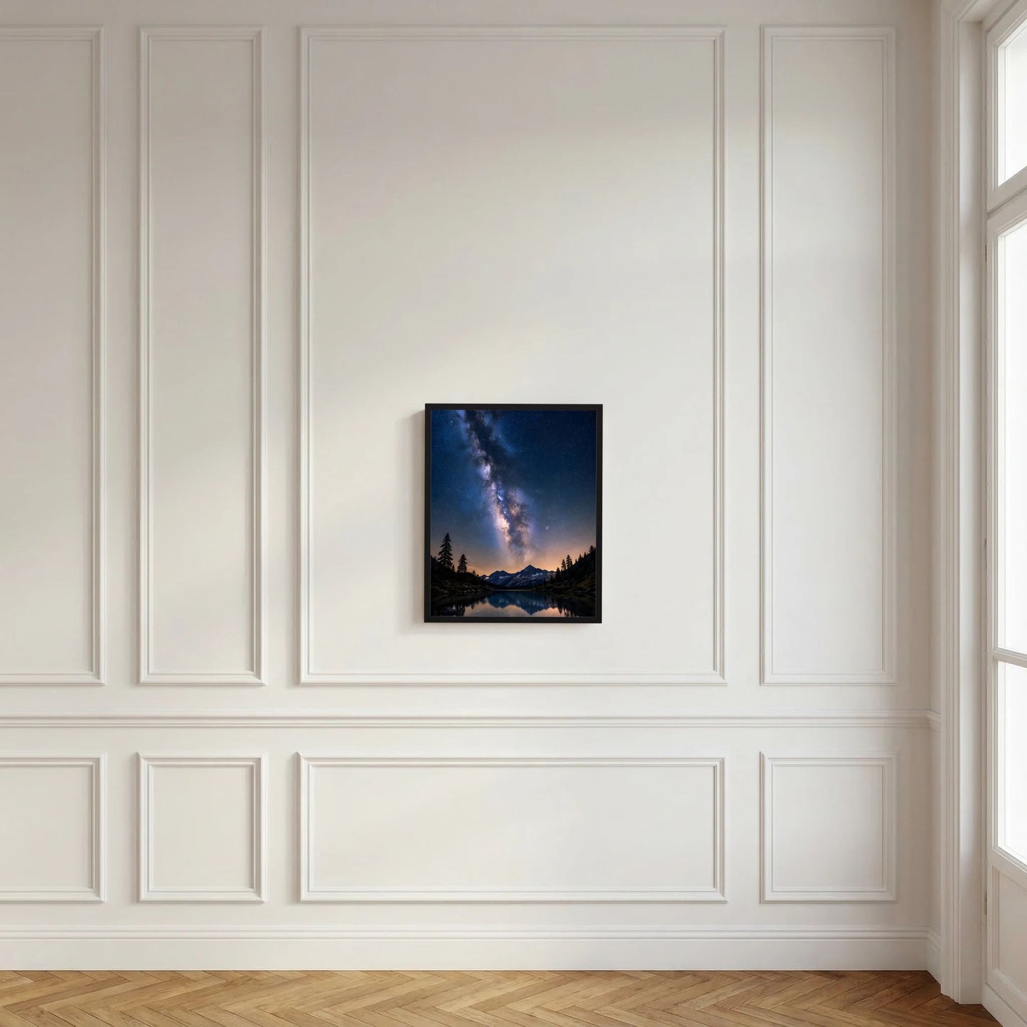 Kleines Wandposter im schwarzen Rahmen mit Milchstraße über Bergsee und nächtlichem Himmel
