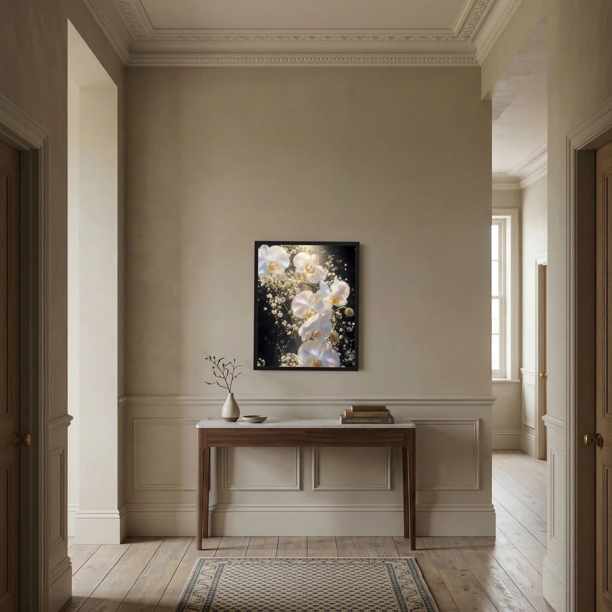 Blumenposter mit weißen Orchideen und goldenen Lichtern, schwarz gerahmt