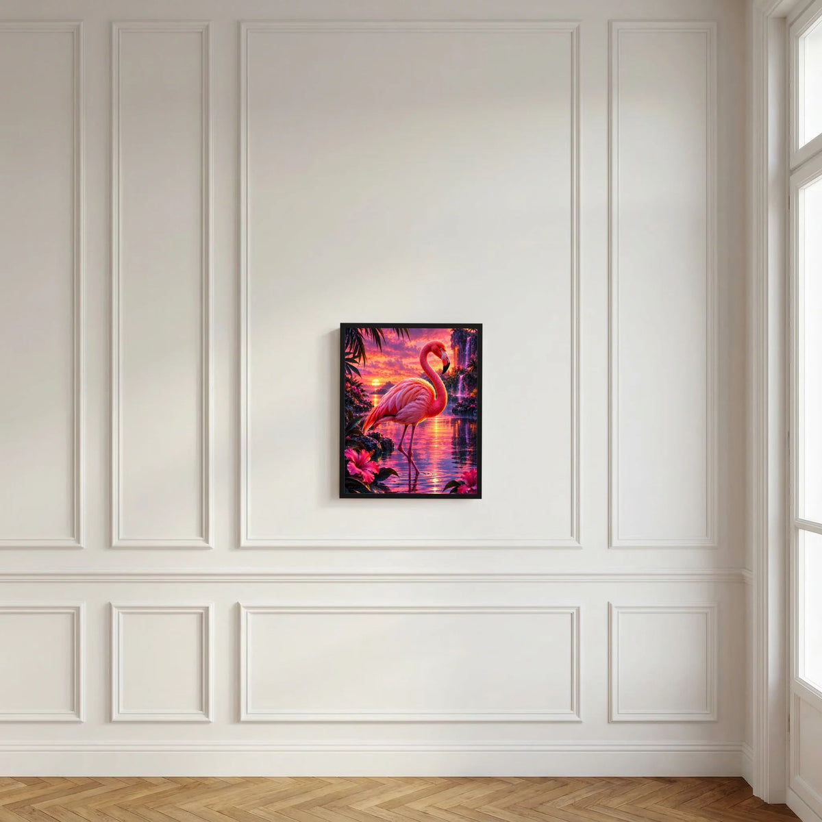 Flamingo-Tierposter im Rahmen an weißer Wandvertäfelung: Tropenmotiv mit Sonnenuntergang