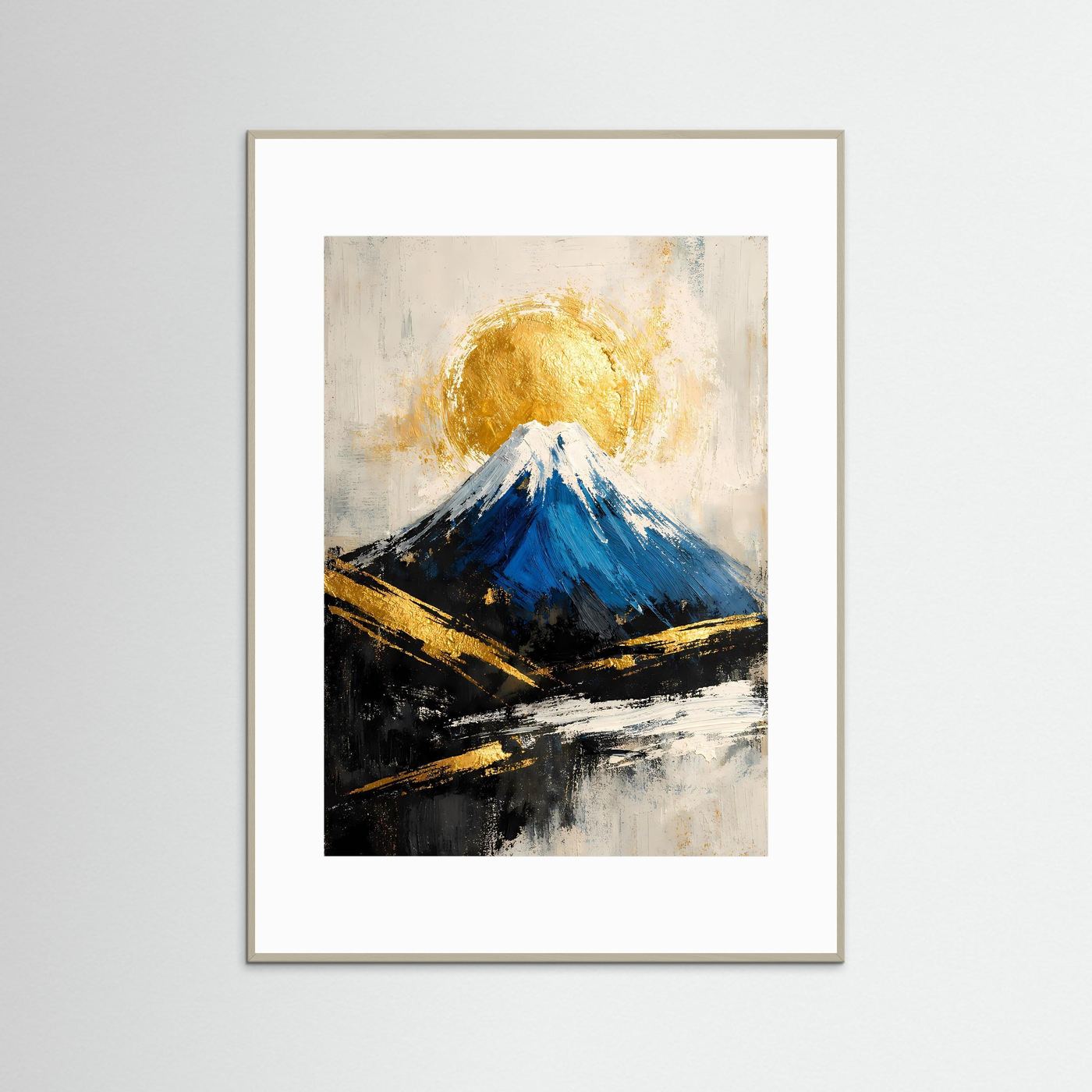 Abstraktes Bergposter Hochformat mit grauem Rahmen, goldener Sonne und tiefblauem Berg