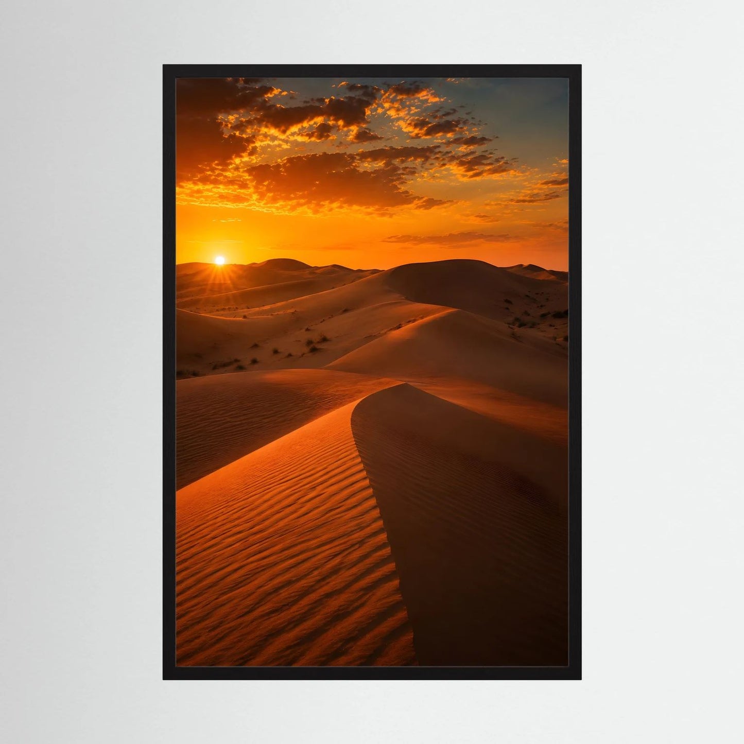 Hochformat-Poster mit goldenen Sanddünen und Sonnenuntergang, gerahmt in schwarzem Rahmen