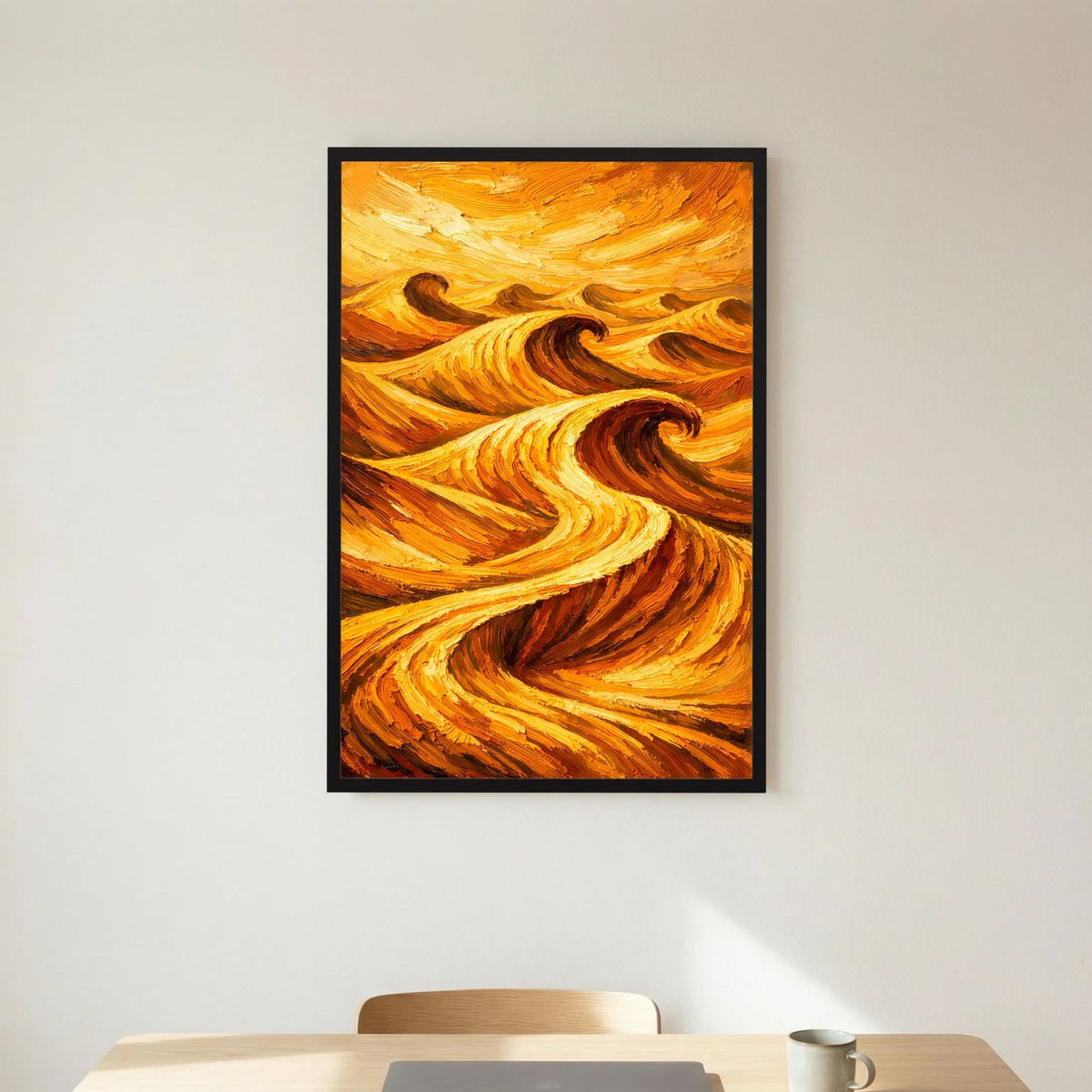 Wandposter mit abstrakten Wellen in Orange und Gold, schwarzer Rahmen, Hochformat