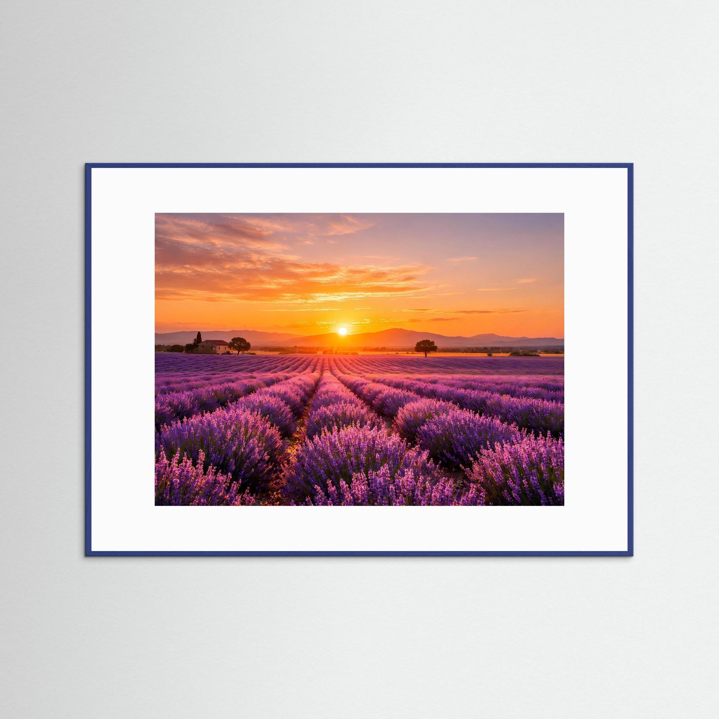 Poster mit Lavendelfeld und Sonnenuntergang, blaues Rahmenprofil