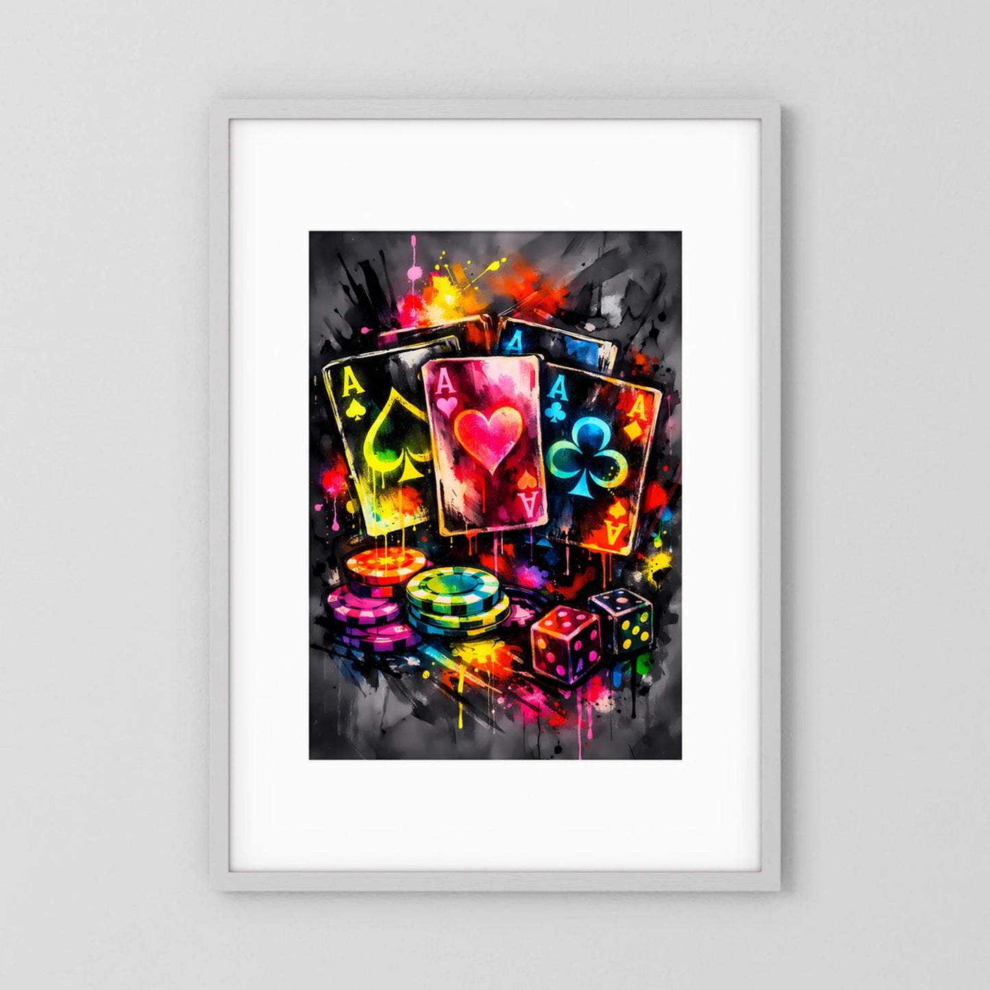 Hochformatiges Kunstposter mit Pokerkarten, Chips und Würfeln in Neonfarben