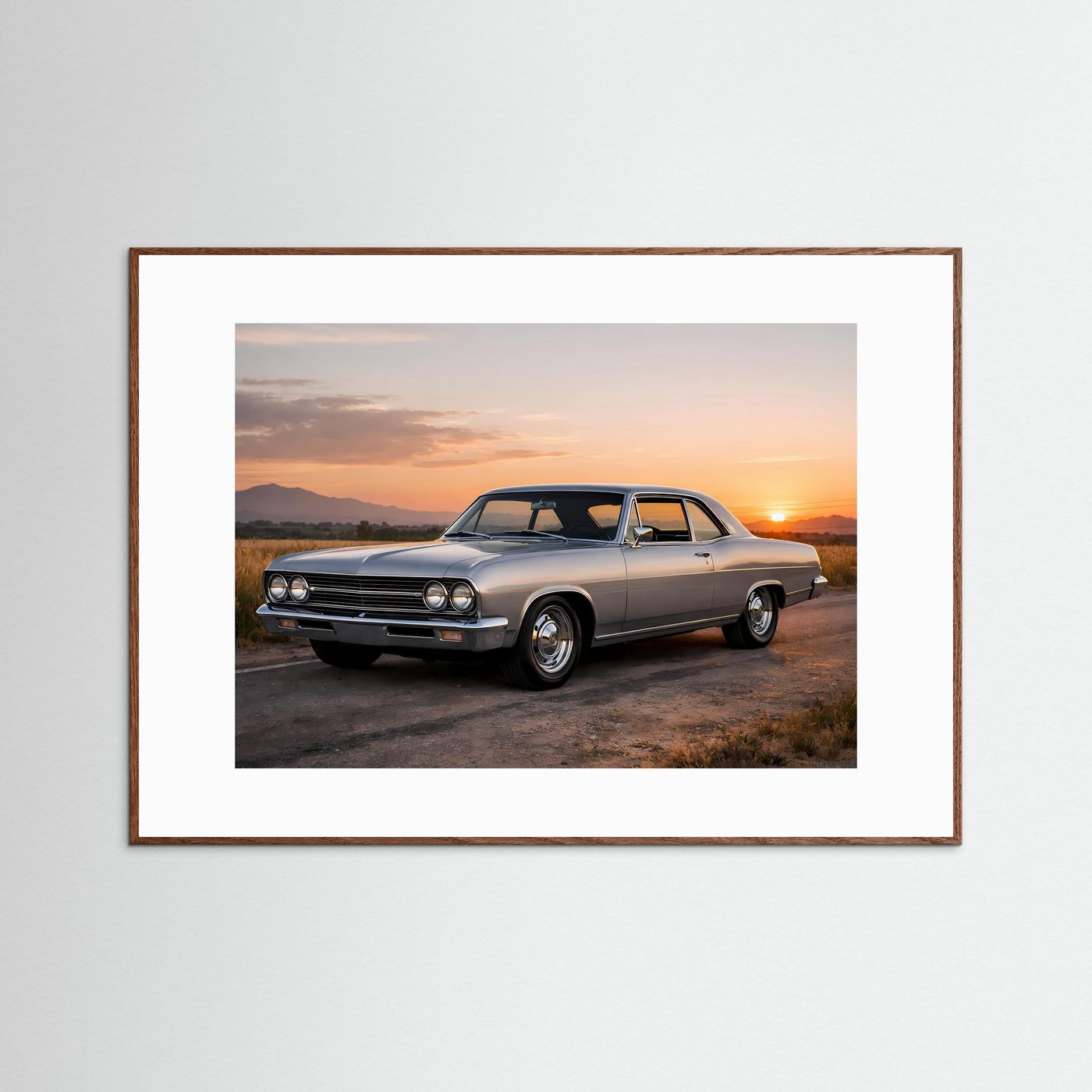 Gerahmtes Poster: klassisches Muscle Car silbergrau, Querformat, brauner Holzrahmen