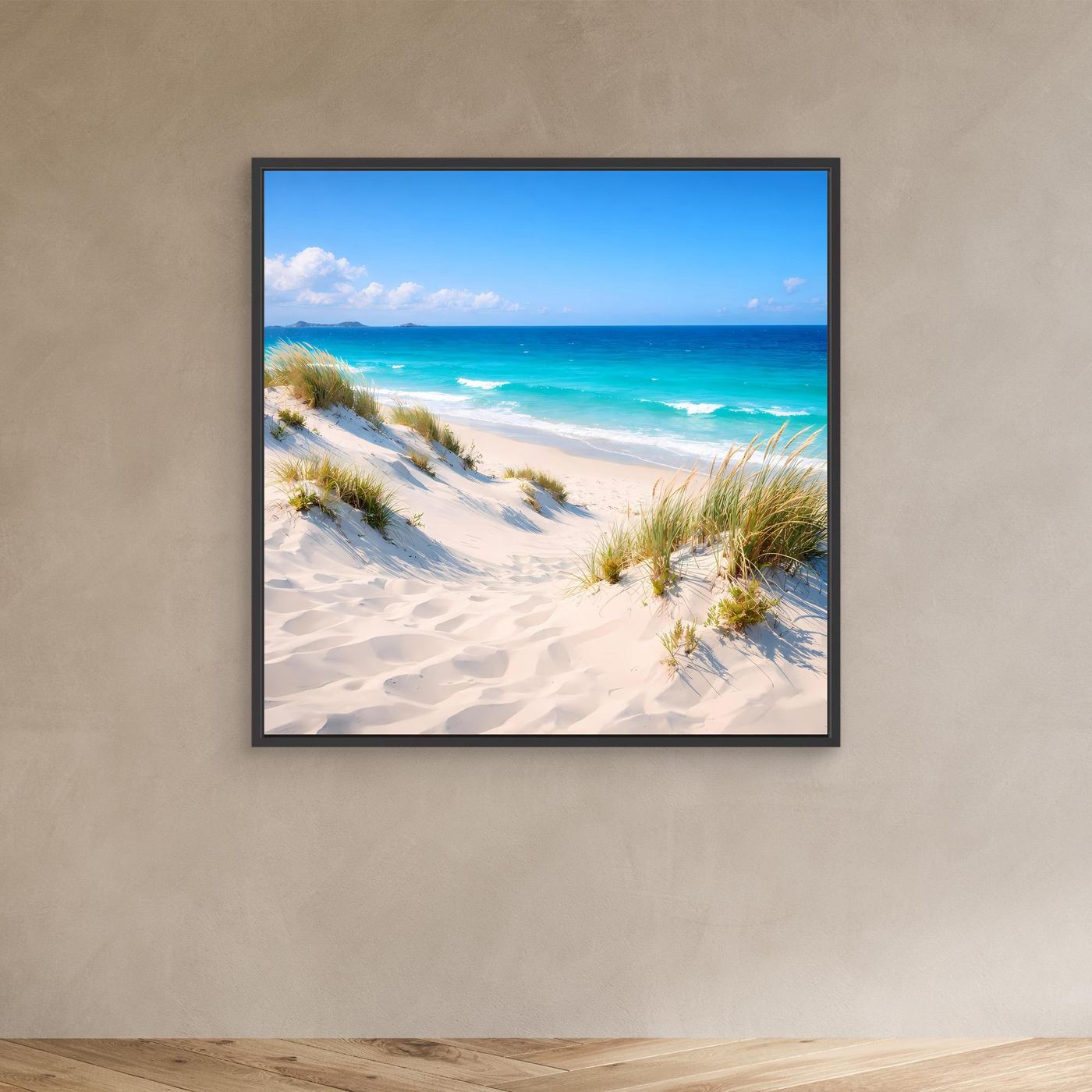 Leinwandbild mit Dünen am Strand, türkises Meer und hellem Sand, schwarzer Rahmen im Raum