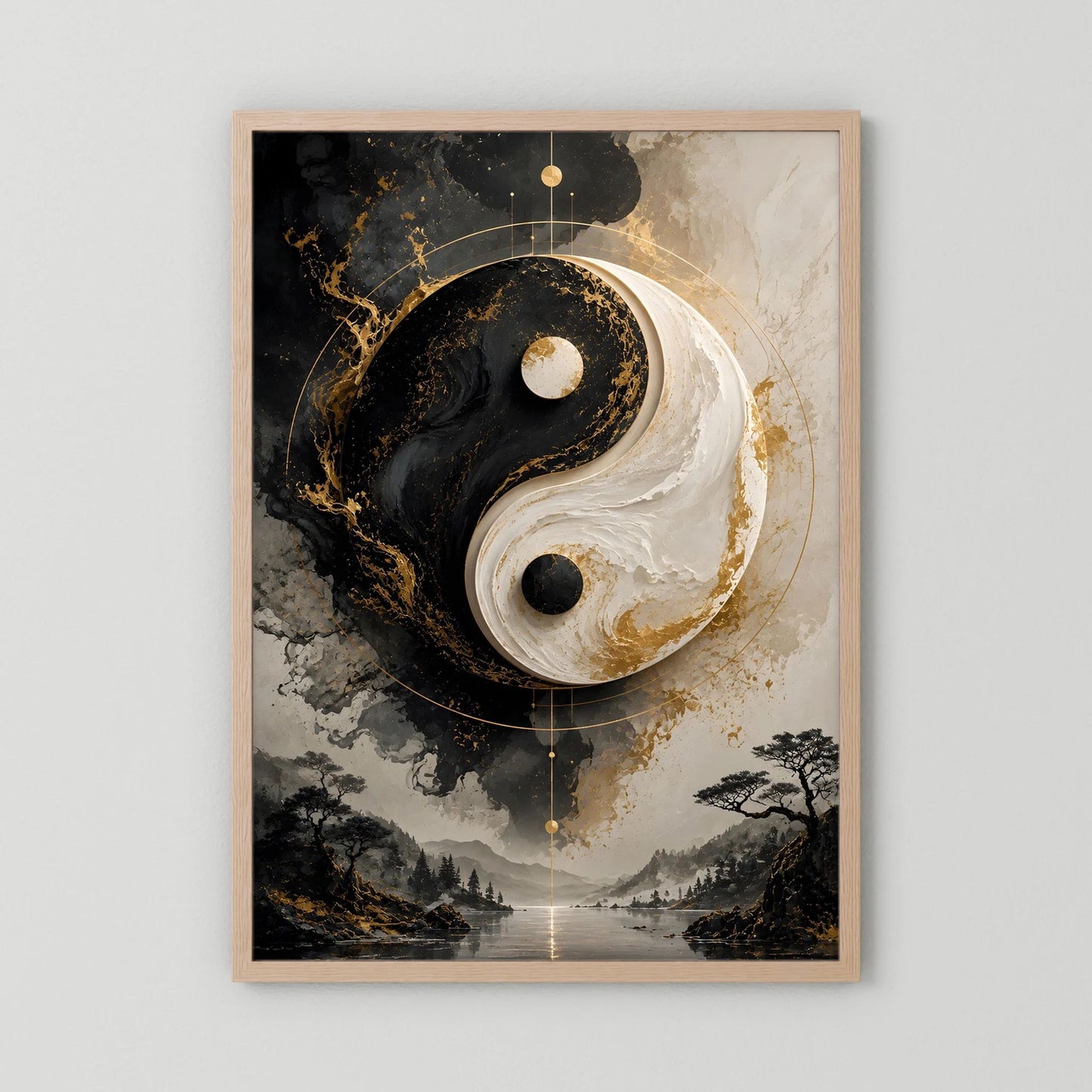 Yin-Yang-Poster Hochformat in hellem Holzarahmen, Schwarz, Weiß und Gold