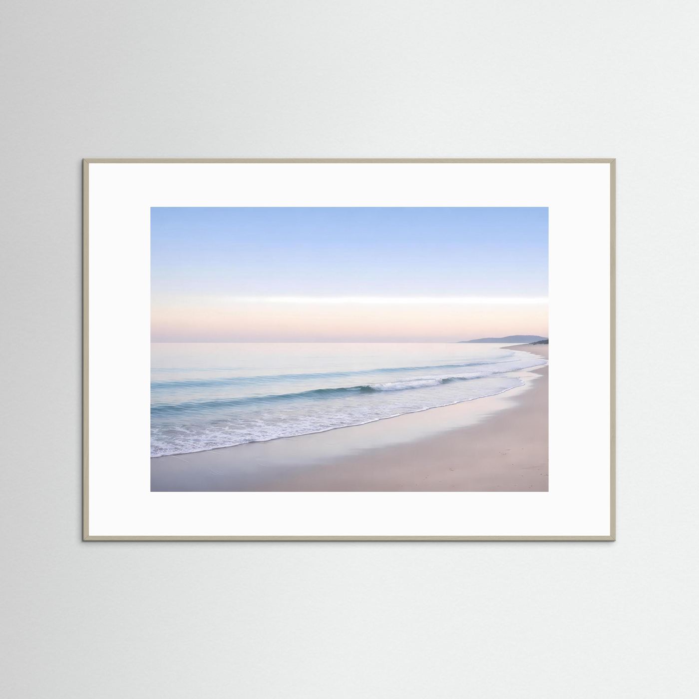 Poster Meerstrand-Fotografie mit weißem Passepartout, hellem Holzrahmen