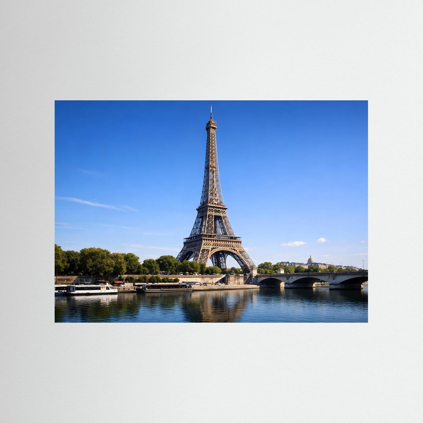Poster mit blauer Umrandung: Eiffelturm an der Seine, Querformat