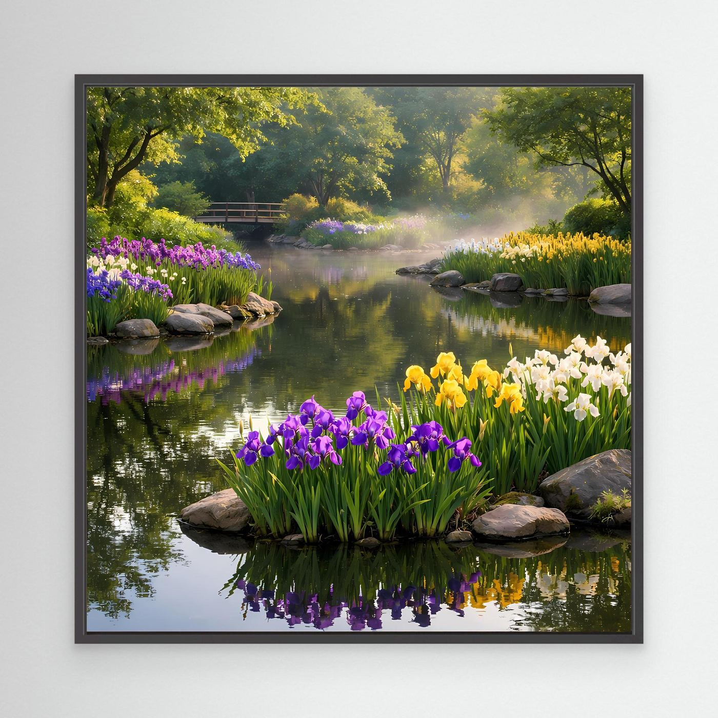 Leinwandbild im schwarzen Rahmen mit Irisgarten am Teich, lila, gelbe und weiße Blüten, Steine.