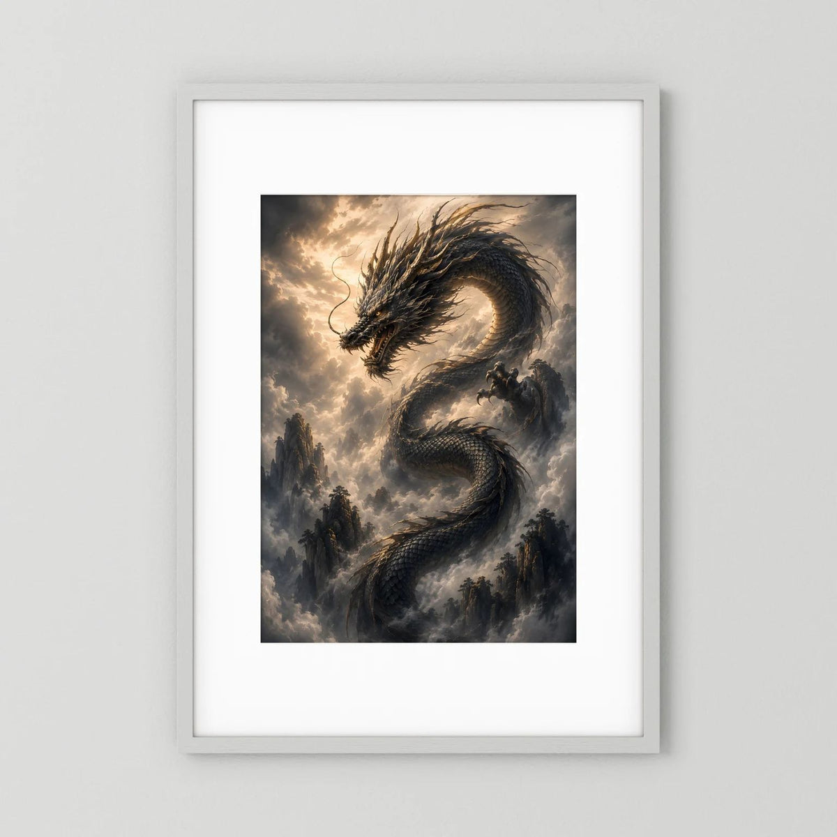 Wandposter mit schwarzem Drachen auf Wolken über Berglandschaft im weißen Rahmen