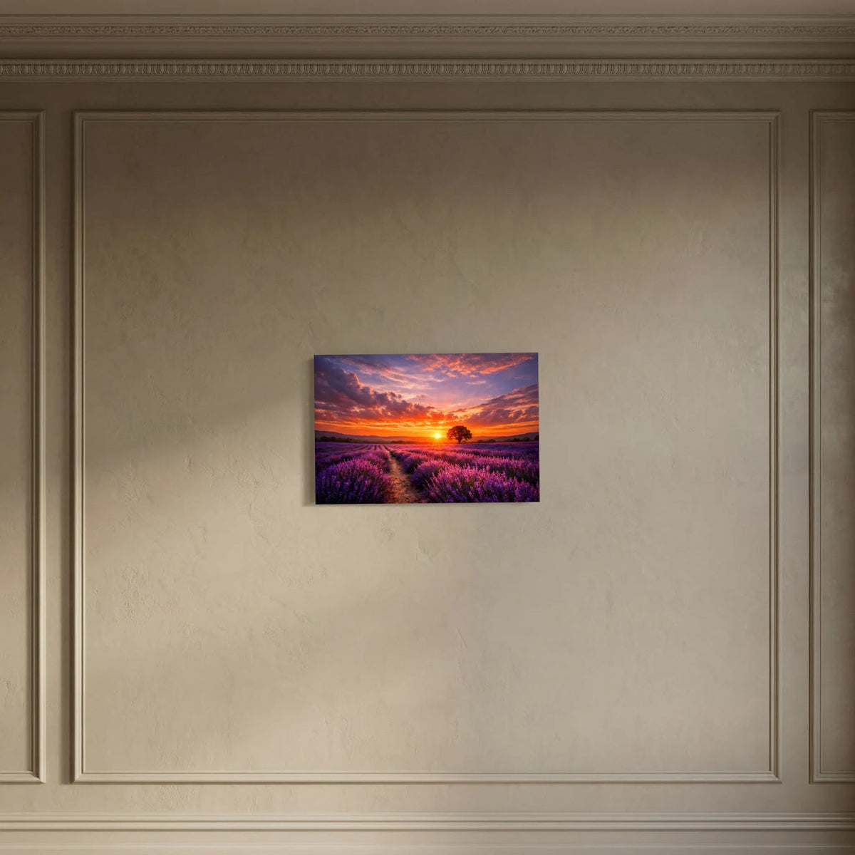 Kleines horizontales Wandbild mit Lavendelfeld und Sonnenuntergang in der Raumvertiefung.