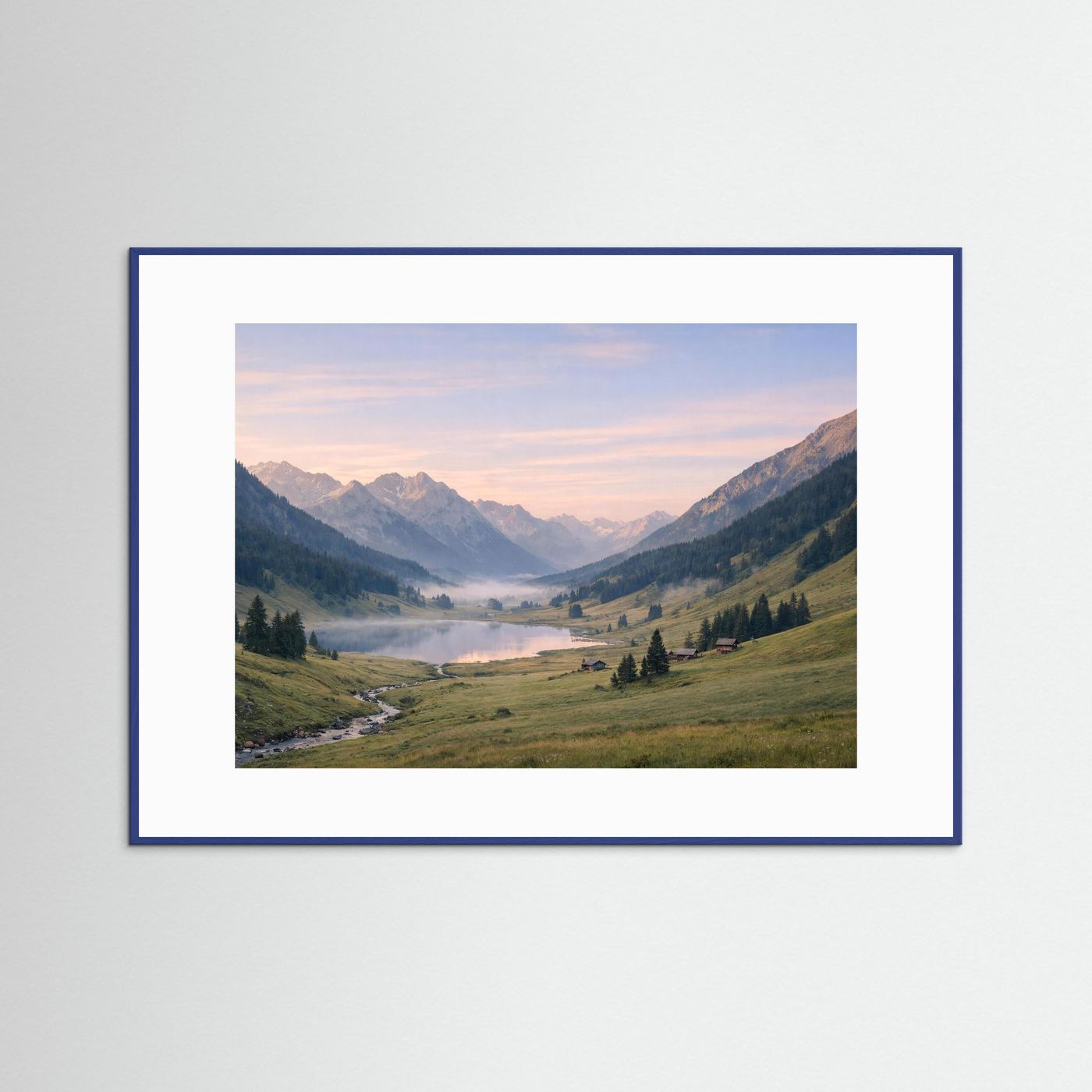 Naturposter im blauen Holzrahmen mit Berglandschaft, Querformat