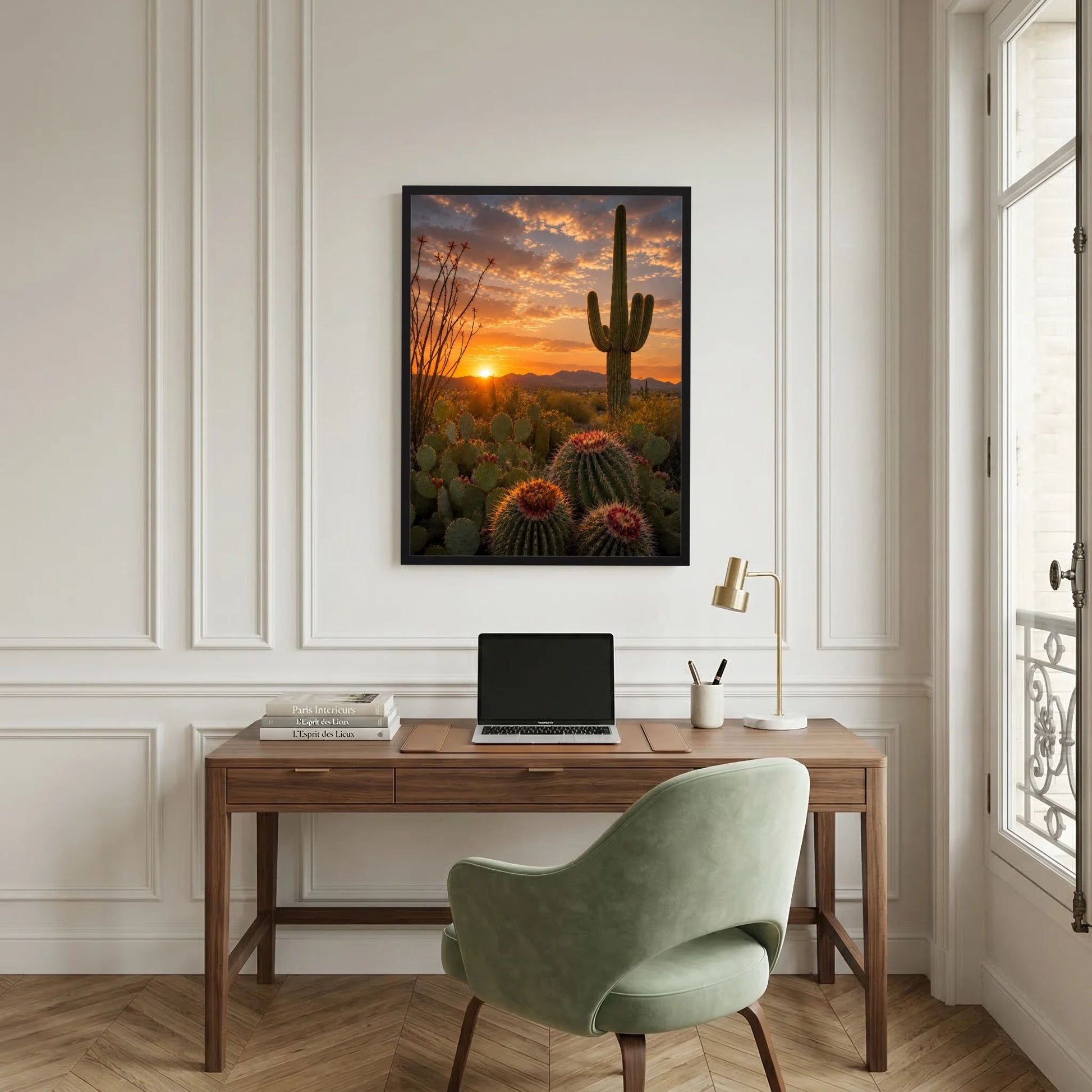 Schwarz gerahmtes Poster mit Wüstenkakteen und warmem Abendhimmel