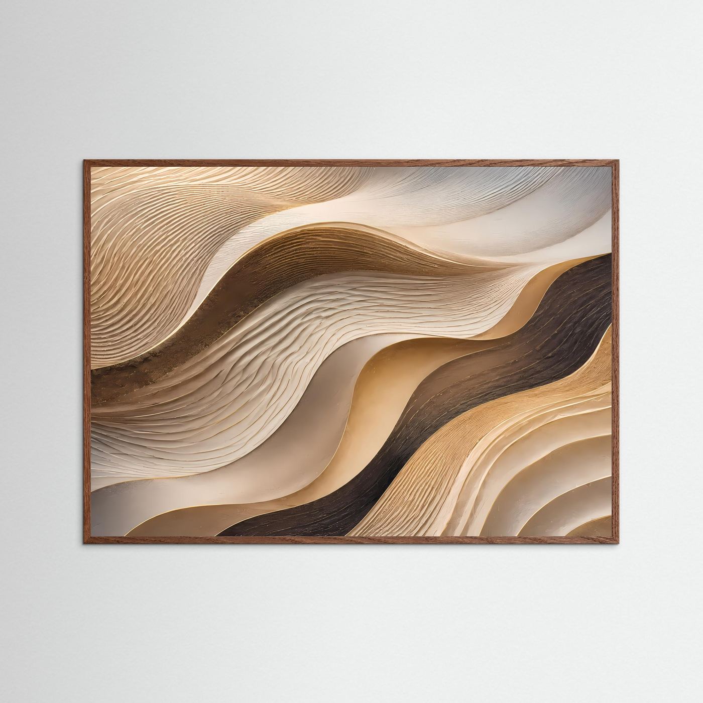 Wandkunst mit abstrakten Wellen in Beige und Gold im braunen Holzrahmen