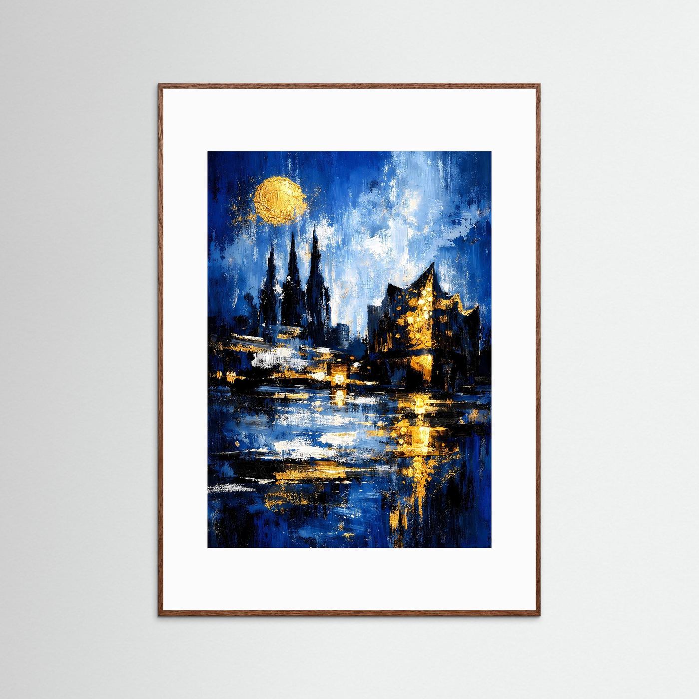 Skyline-Poster im braunen Holzrahmen mit abstrakter Hafenansicht, blauen Flächen und goldenen Lichtern