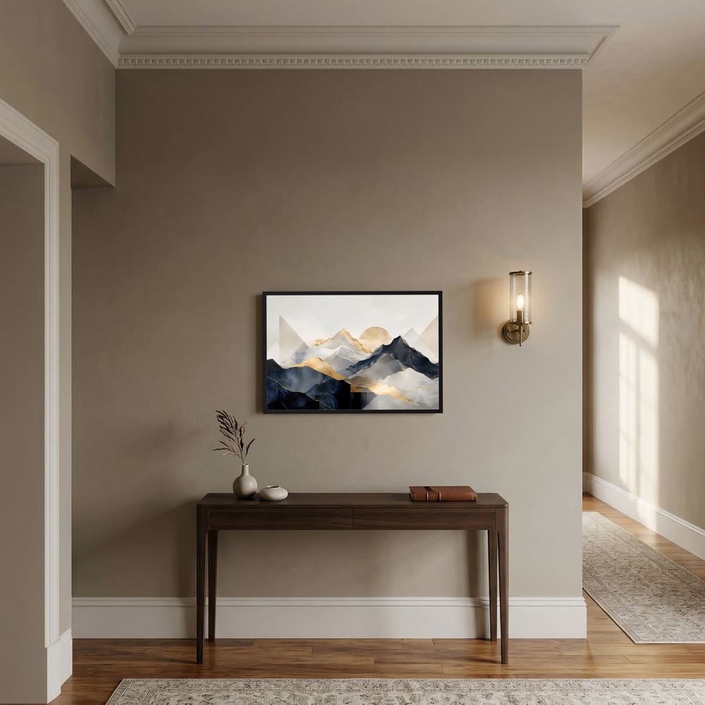 Querformatiges Poster mit abstrakter Berglandschaft in Beige und Gold, gerahmt