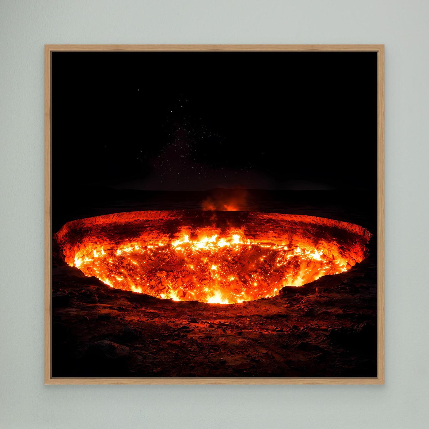 Leinwandbild mit brennendem Gaskrater, Holzrahmen (Eiche)