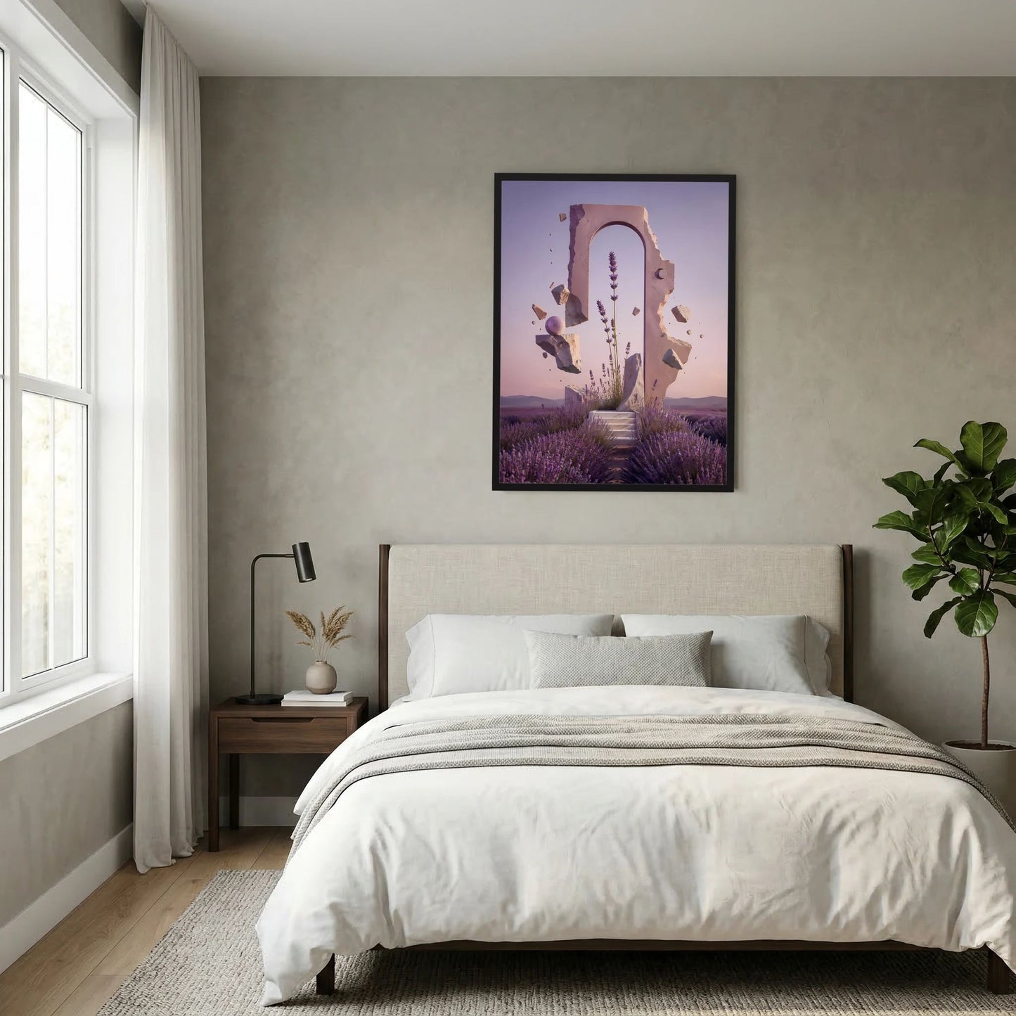 Gerahmtes Poster (Hochformat) mit violetten Blütenfeldern und türkis-roter Portalform