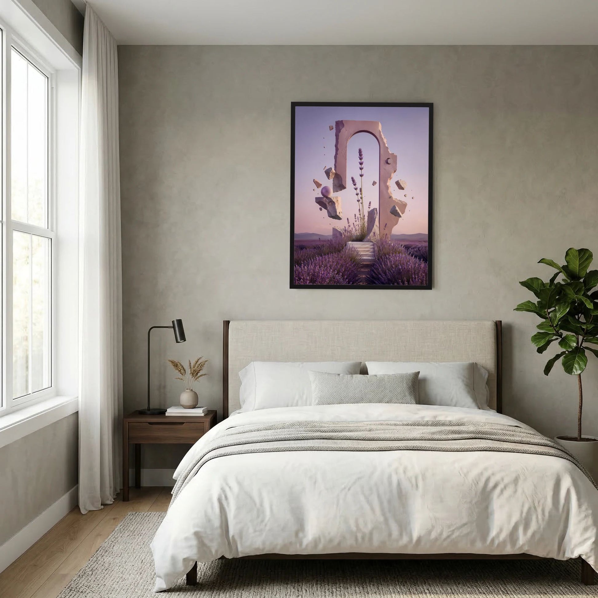 Gerahmtes Poster (Hochformat) mit violetten Blütenfeldern und türkis-roter Portalform