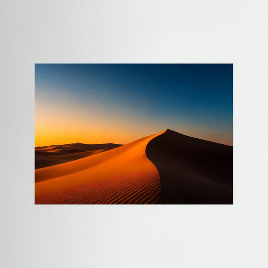 Poster im Querformat mit goldenen Sanddünen und Sonnenuntergang am Horizont