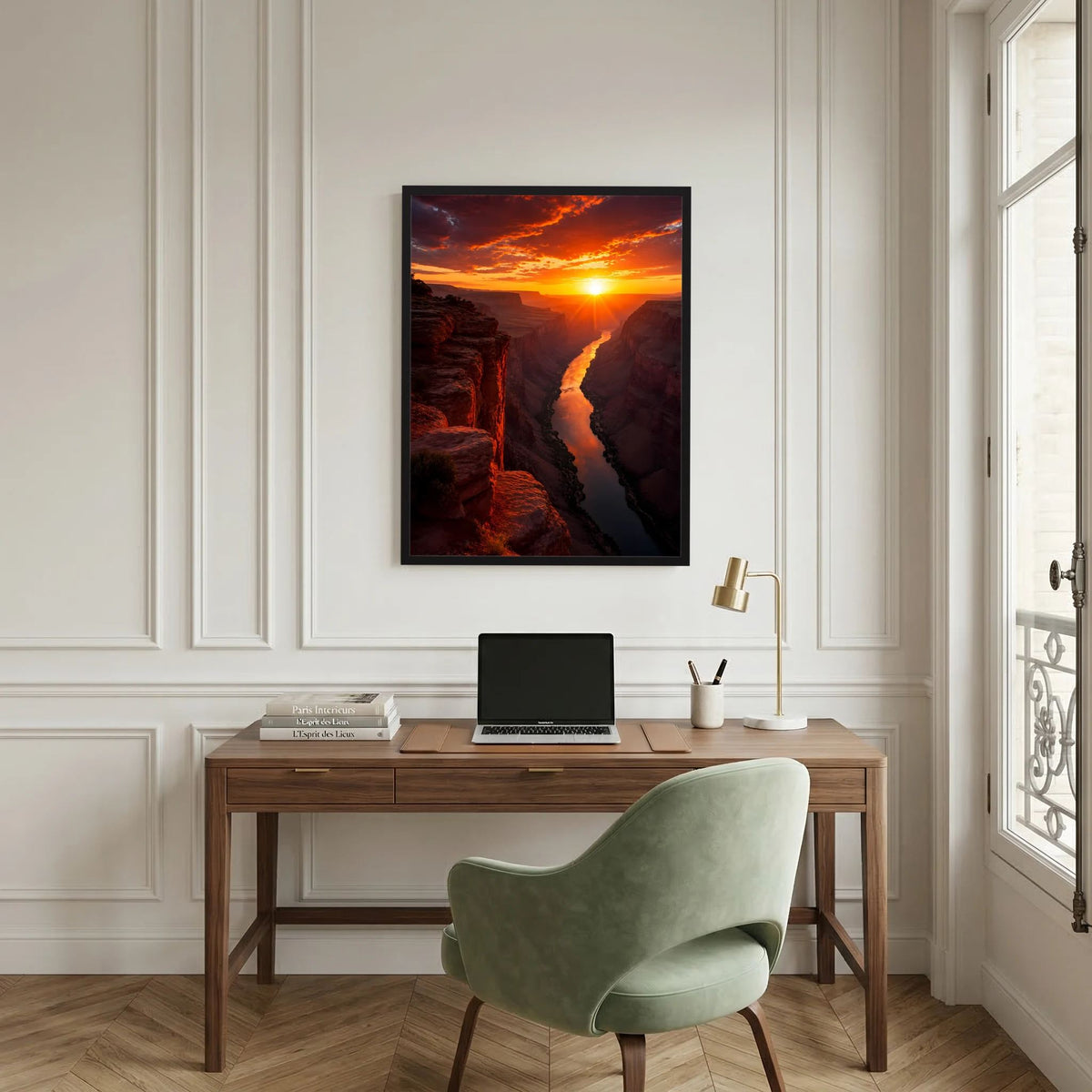 Gerahmtes Poster mit Canyonfluss beim Sonnenuntergang, schwarze Einfassung