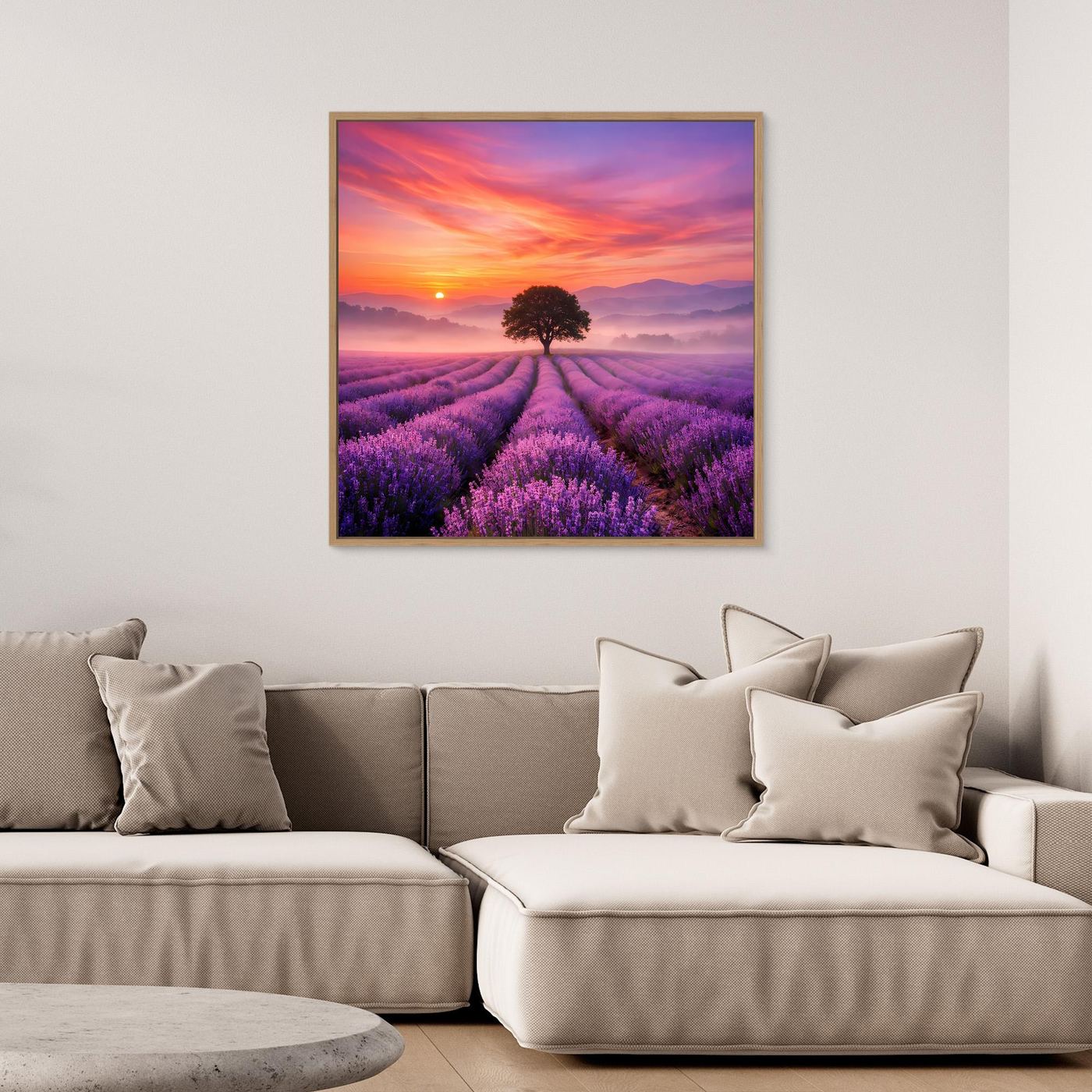 Gerahmtes Leinwandbild zeigt Lavendelfeld, Sonnenuntergangshimmel und Baum in der Mitte