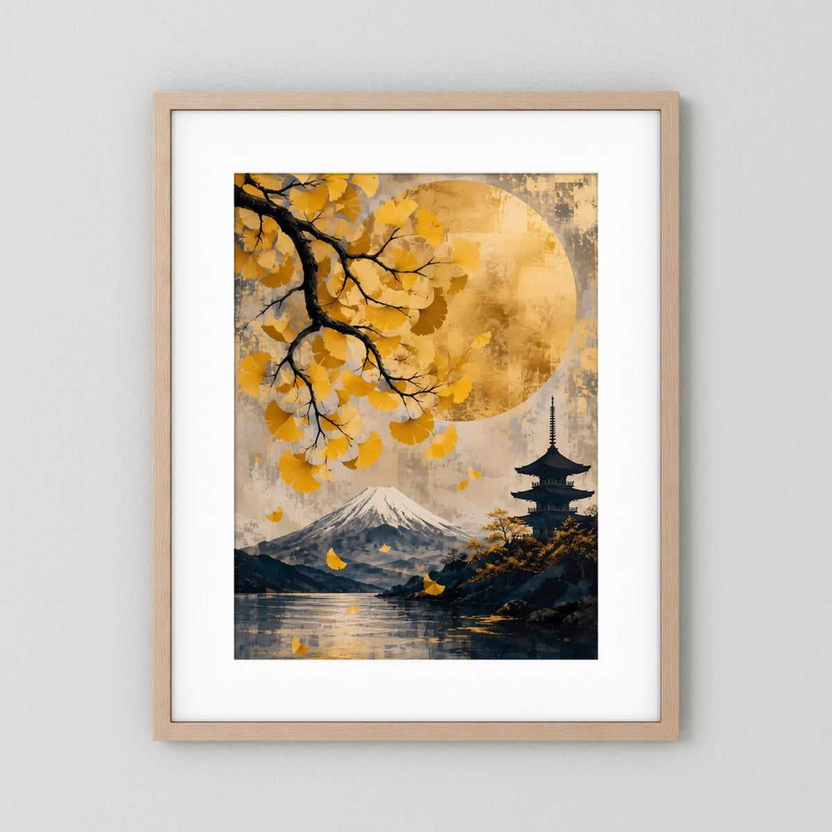 Poster im Hochformat mit beigem Holzrahmen: Gelbe Ginkgozweige, Fuji, Pagode und Vollmond