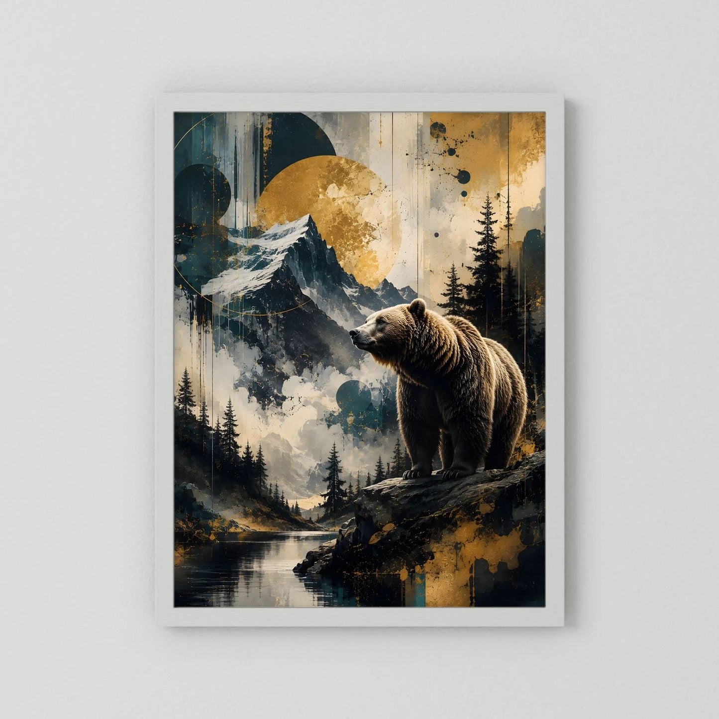 Poster: brauner Bär auf Felsvorsprung, Berglandschaft, Hochformat, weißer Rahmen