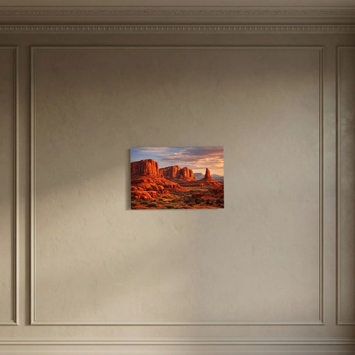 Wandbild im Querformat mit roter Felslandschaft und Abendhimmel in Zierwand