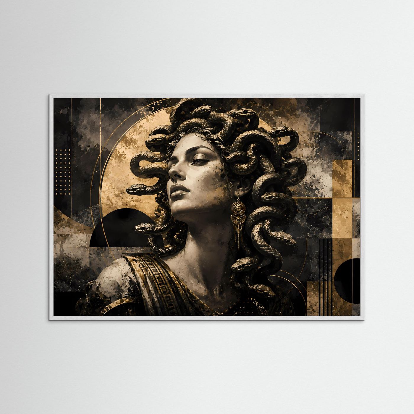 Poster im Querformat mit Medusa-Porträt, dunkler Rahmen, Schlangen in Schwarz und Gold