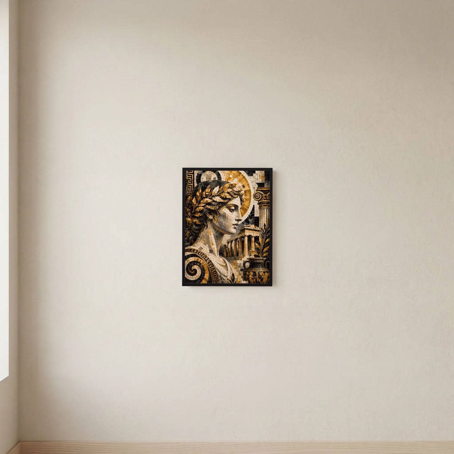 Poster zeigt antike Mosaik-Göttin in Gold und Schwarz im quadratischen Rahmen